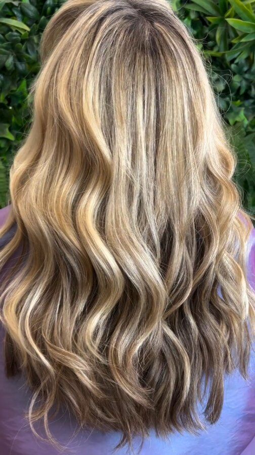 Beautiful Partial highlights done by @hairbyy.abbey 

A partial highlight is a great way to achieve the hair of your dreams without breaking the bank or your schedule! 
With a partial you can simply pick and choose a few key areas of your hair that you were looking to either refresh or brighten up over all jus to gradually get your hair to its desired goal on your own time and budget! 

Most salon do work off of a full/partial highlight system and are willing to work around your budget so long as you're willing to go about your blonding without the full foiling in one go! 

The placements are completely customizable and can help you achieve your goals as you see fit! 

Have you ever gotten a partial foil? 

#shermanoakssalon #shermanoakshairstylist #shermanoaks #haireducation #hairstylingtips #hairhacks #salonhacks #affordablehaircolor #salontips #losangeleshairsalon #lahairstylist #lahairsalon