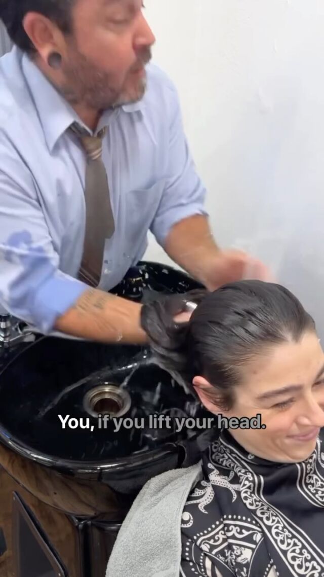 And then they wear white designer to the salon 😭😭

Being in the industry as long as we have something just never change. Clients will always find trouble in the shampoo bowls 😂😂

What are some crazy experiences you’ve had in the shampoo bowls! Let us know! 

#shermanoakshairstylist #shermanoakssalon #shermanoaks #haireducation #lahairsalon #hairstylingtips #lahairstylist #losangeleshairsalon #behindthechair_com